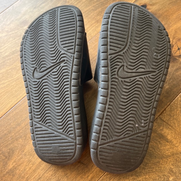 Girl’s NIKE Slides - Picture 2 of 5